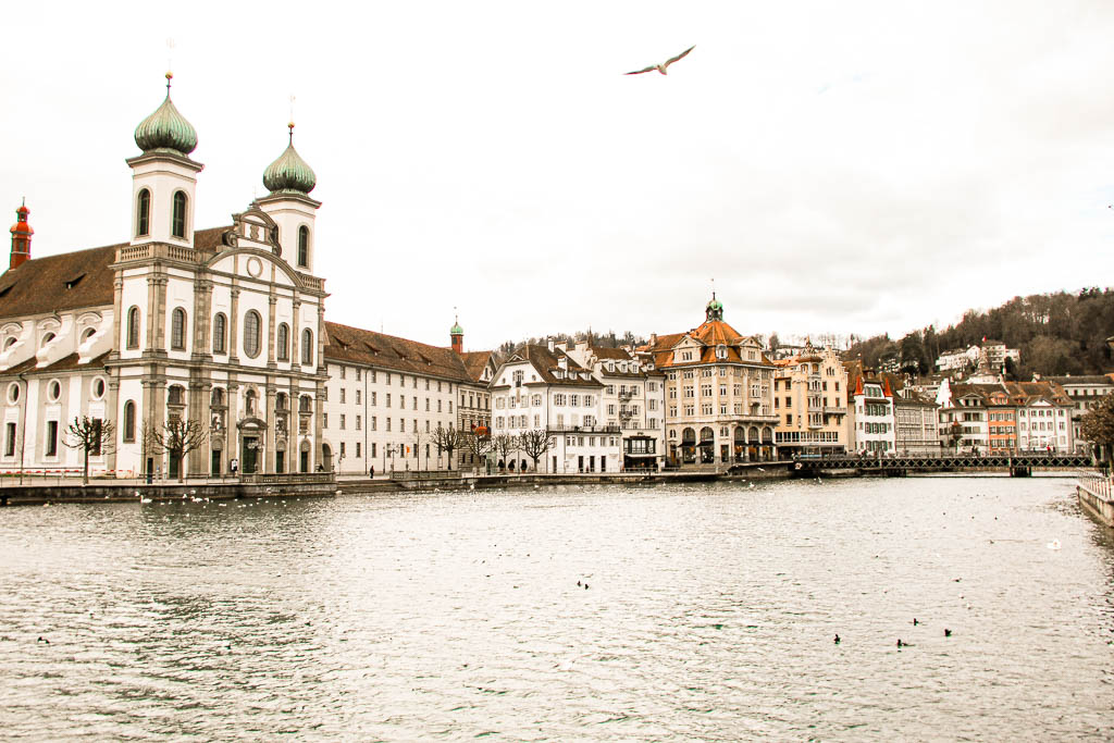 Lucerna Suica amamosviajar 16
