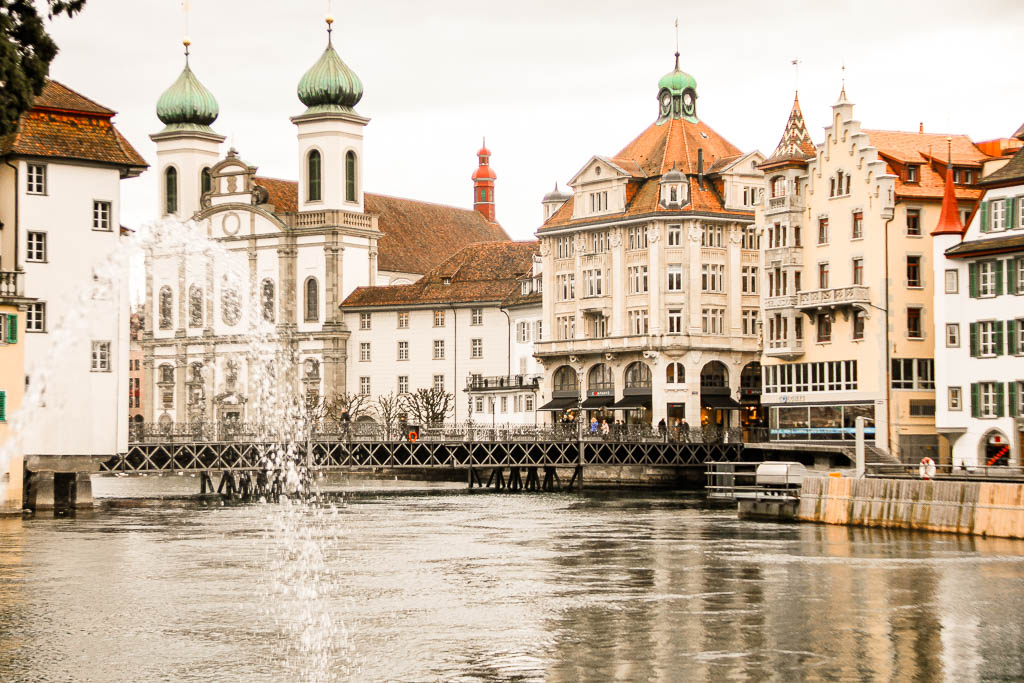 Lucerna Suica amamosviajar 26