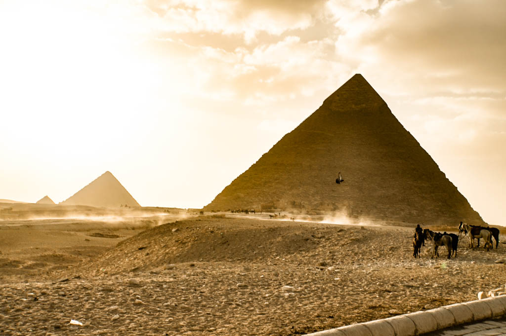 A Esfinge e as Pirâmides do Egito, Pirâmides de Gizé, Cairo