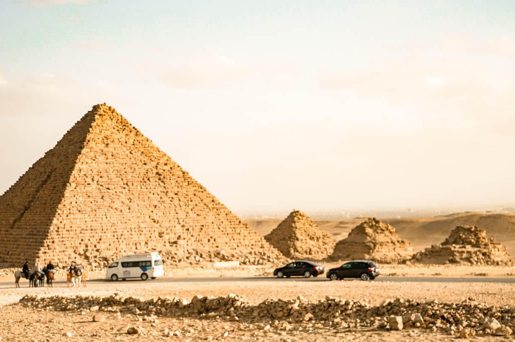 A surreal Pirâmide de Quéfren, A Esfinge e as Pirâmides do Egito, Pirâmides de Gizé, Cairo